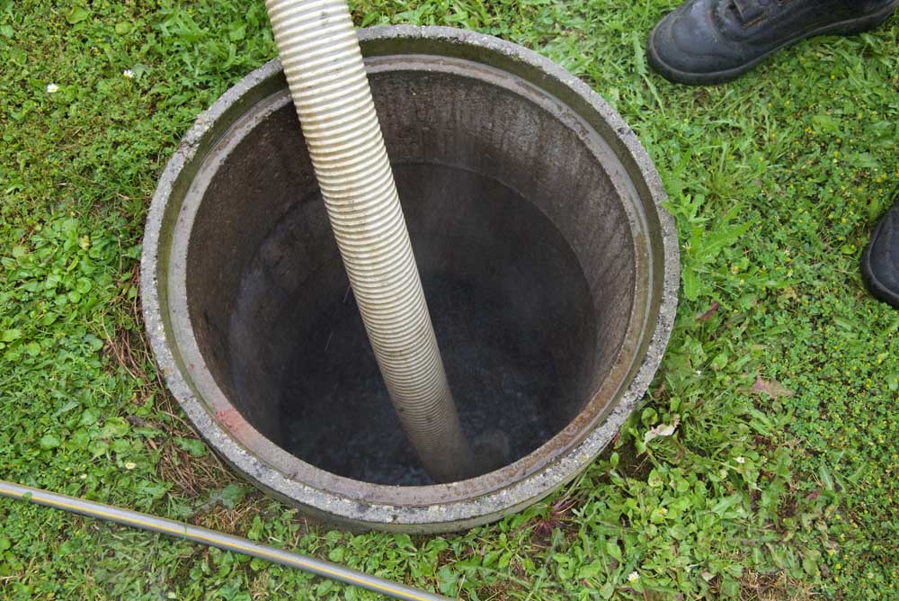 Warning signs that a septic tank needs pumping